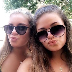Meet your Posher, Jenna & Sam
